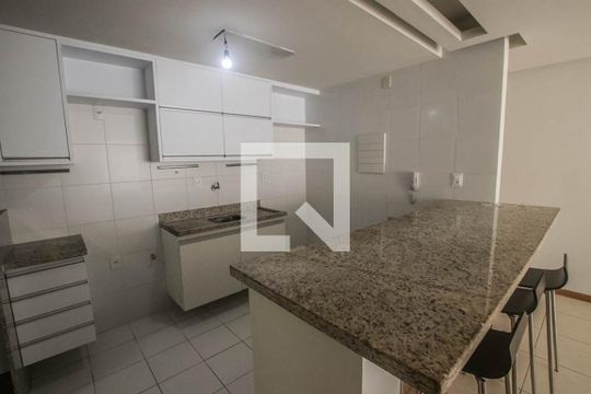 Cozinha de apartamento para alugar com 2 quartos, 70m² em Trobogy, Salvador
