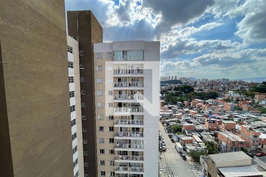 Vista Sala/Cozinha de apartamento para alugar com 2 quartos, 48m² em Vila Butantã, São Paulo