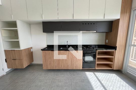 Cozinha de apartamento para alugar com 2 quartos, 48m² em Vila Butantã, São Paulo
