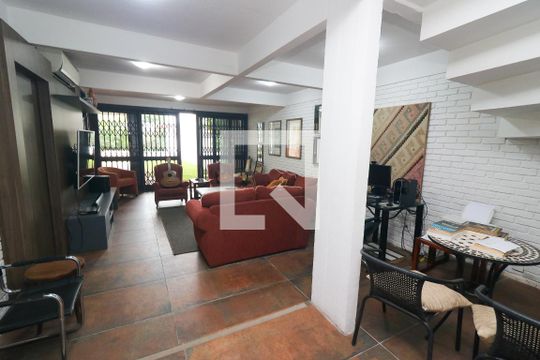 Sala de TV de casa à venda com 5 quartos, 500m² em Vila Conceição, Porto Alegre