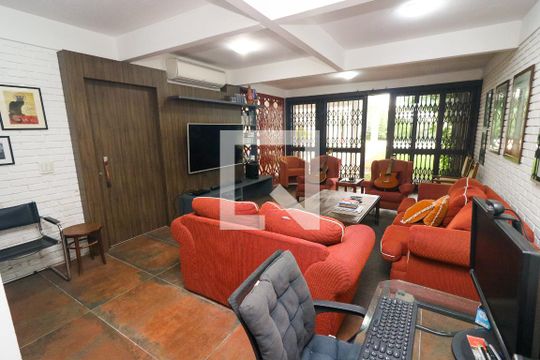 Sala de TV de casa à venda com 5 quartos, 500m² em Vila Conceição, Porto Alegre