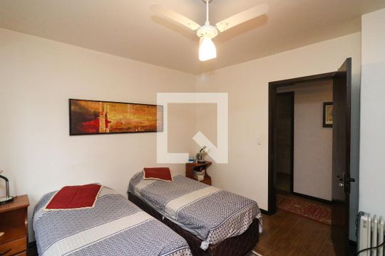 Quarto 2 de casa à venda com 5 quartos, 500m² em Vila Conceição, Porto Alegre