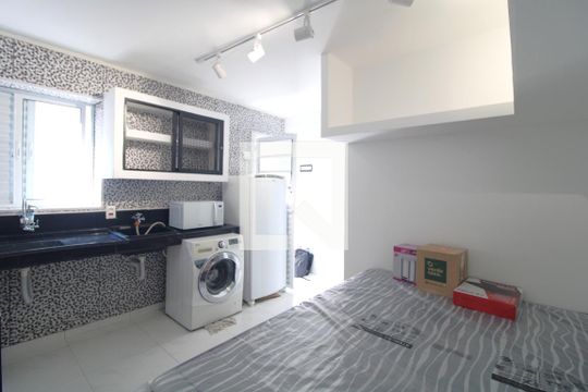 Studio de kitnet/studio para alugar com 1 quarto, 13m² em Jardim Taquaral, São Paulo
