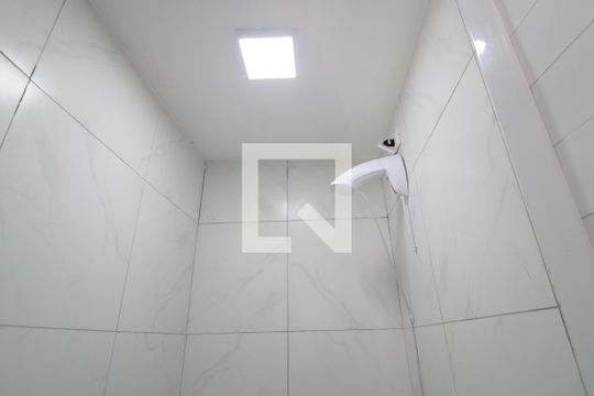 Banheiro de kitnet/studio para alugar com 1 quarto, 13m² em Jardim Taquaral, São Paulo
