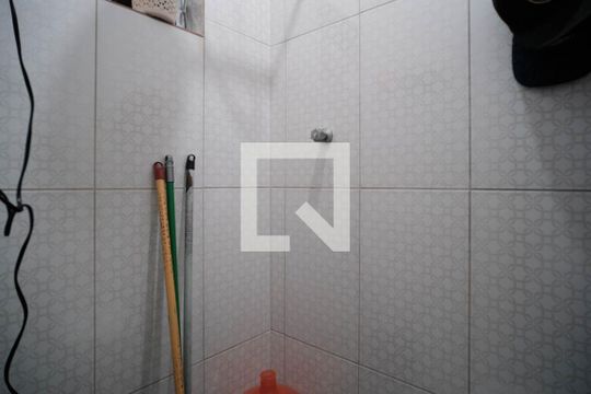 Banheiro de Serviço de casa à venda com 2 quartos, 97m² em Parque Cisper, São Paulo