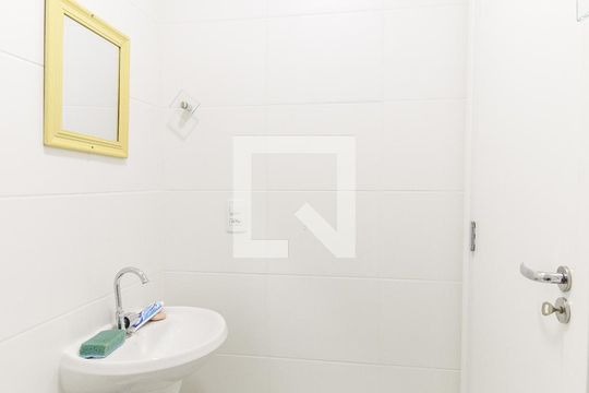 Banheiro de apartamento para alugar com 2 quartos, 32m² em Colônia (zona Leste), São Paulo
