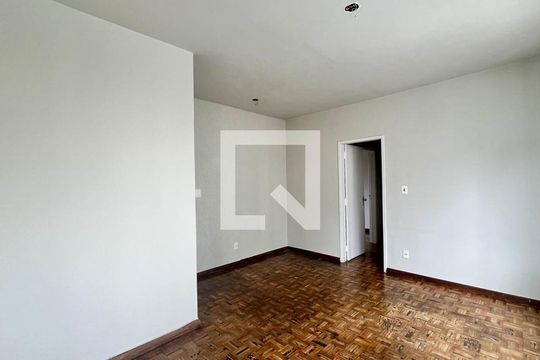 Sala de apartamento para alugar com 3 quartos, 90m² em Santa Efigênia, Belo Horizonte