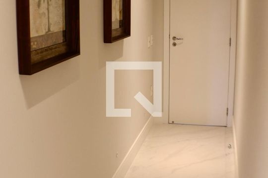 Corredor de apartamento à venda com 3 quartos, 200m² em Alphaville Empresarial, Barueri