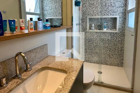 Banheiro da Suíte 2 de apartamento à venda com 3 quartos, 200m² em Alphaville Empresarial, Barueri