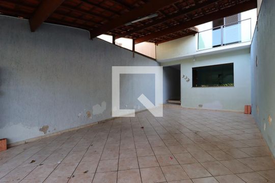 Garagem de casa à venda com 3 quartos, 200m² em Parque Oratório, Santo André