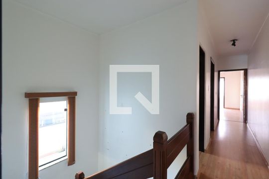 Corredor piso superior de casa à venda com 3 quartos, 200m² em Parque Oratório, Santo André
