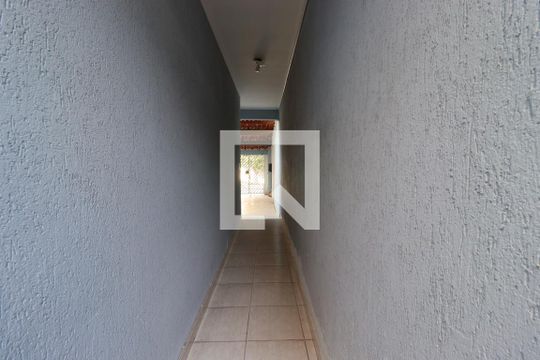 Corredor externo de casa à venda com 3 quartos, 200m² em Parque Oratório, Santo André