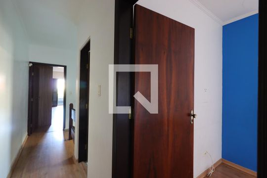 Corredor piso superior de casa à venda com 3 quartos, 200m² em Parque Oratório, Santo André