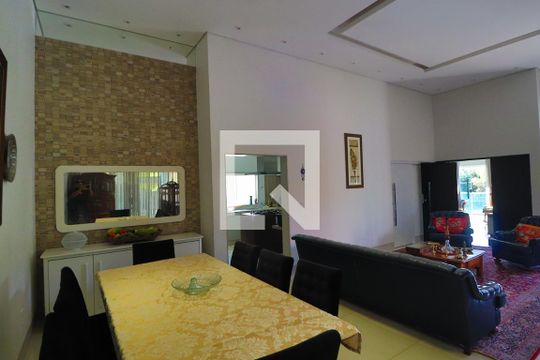 Sala de casa de condomínio para alugar com 5 quartos, 400m² em Gávea, Uberlândia