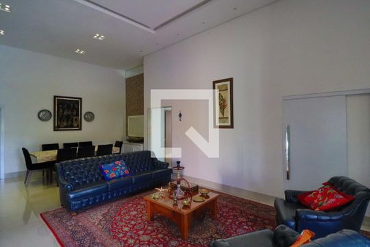 Sala de casa de condomínio para alugar com 5 quartos, 400m² em Gávea, Uberlândia
