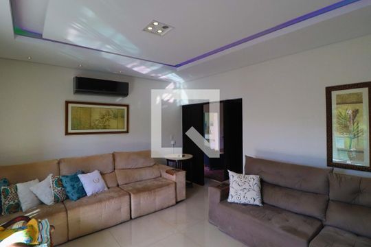 Sala de casa de condomínio para alugar com 5 quartos, 400m² em Gávea, Uberlândia