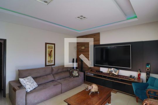 Sala de casa de condomínio para alugar com 5 quartos, 400m² em Gávea, Uberlândia