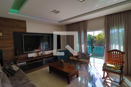 Sala de casa de condomínio para alugar com 5 quartos, 400m² em Gávea, Uberlândia