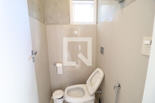 Lavabo de casa de condomínio para alugar com 5 quartos, 400m² em Gávea, Uberlândia