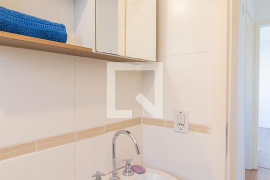 Banheiro de apartamento à venda com 3 quartos, 63m² em Aberta dos Morros, Porto Alegre