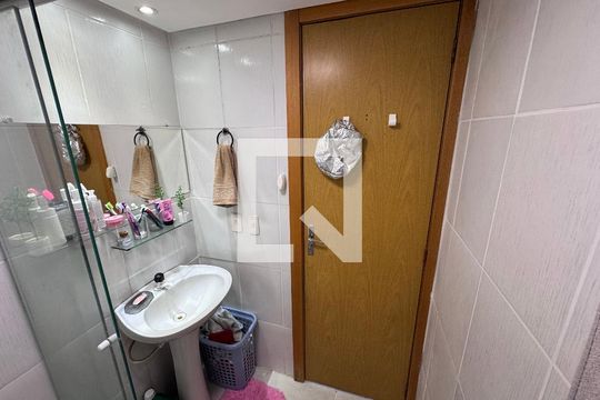 Banheiro de apartamento à venda com 2 quartos, 103m² em Santos Dumont, São Leopoldo