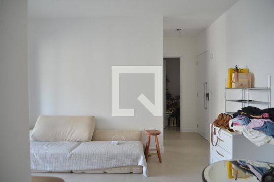Sala de apartamento à venda com 2 quartos, 79m² em Campestre, Santo André