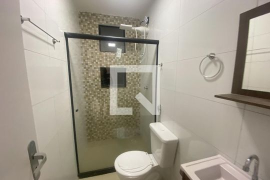 Banheiro de apartamento para alugar com 1 quarto, 45m² em Vila Santa Cruz, Duque de Caxias