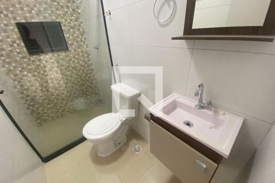 Banheiro de apartamento para alugar com 1 quarto, 45m² em Vila Santa Cruz, Duque de Caxias