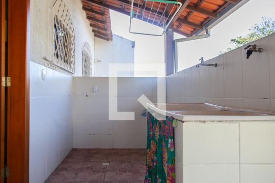 Área de Serviço de casa à venda com 2 quartos, 450m² em São Pedro (venda Nova), Belo Horizonte