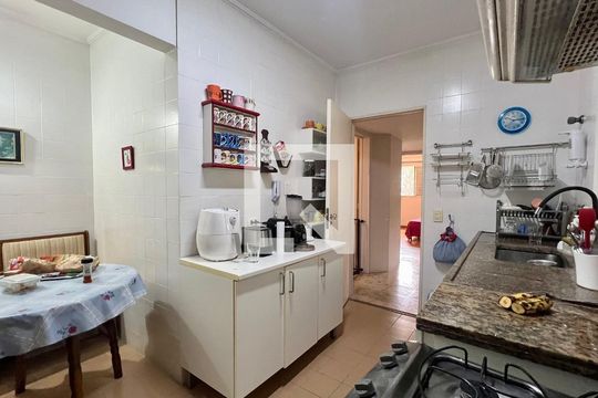 Cozinha de apartamento para alugar com 3 quartos, 117m² em Pinheiros, São Paulo