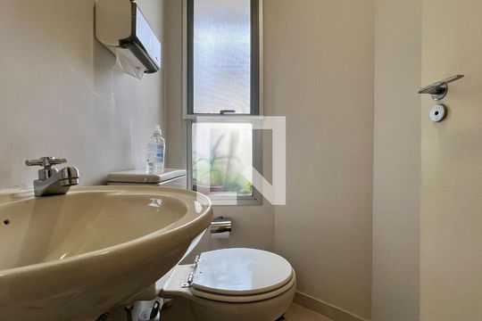 Lavabo de apartamento para alugar com 3 quartos, 117m² em Pinheiros, São Paulo