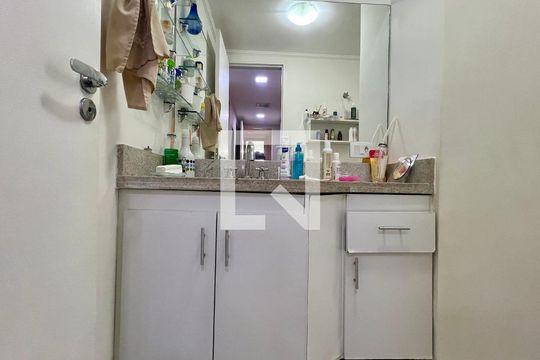Banheiro da Suíte de apartamento para alugar com 3 quartos, 117m² em Pinheiros, São Paulo