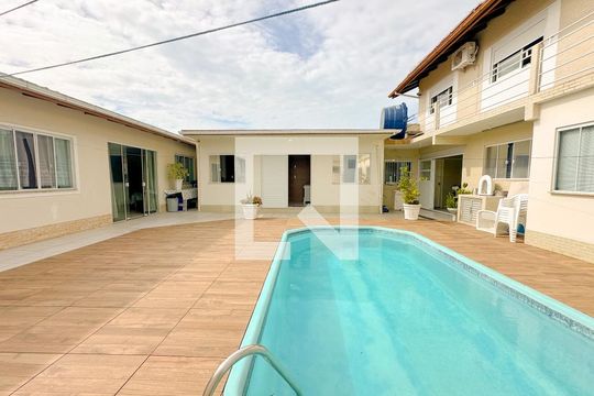 Área comum - Piscina de apartamento para alugar com 1 quarto, 40m² em Ingleses Norte, Florianópolis