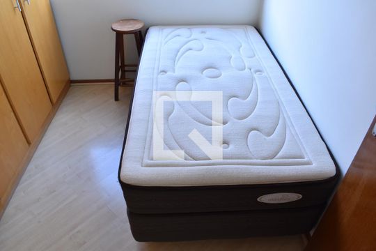 Quarto 2 de apartamento para alugar com 2 quartos, 82m² em Jardim Botânico, Curitiba