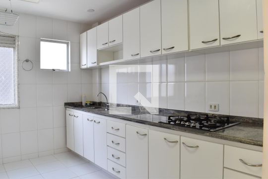 Cozinha e Área de Serviço de apartamento para alugar com 2 quartos, 82m² em Jardim Botânico, Curitiba