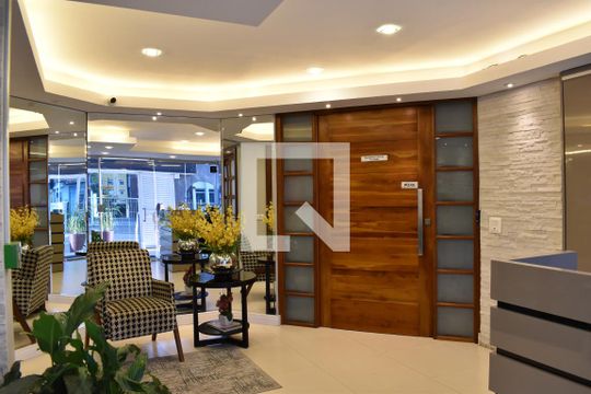 Hall de entrada de apartamento para alugar com 2 quartos, 82m² em Jardim Botânico, Curitiba
