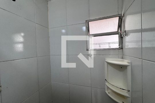 Banheiro de apartamento à venda com 3 quartos, 50m² em Santos Dumont, São Leopoldo