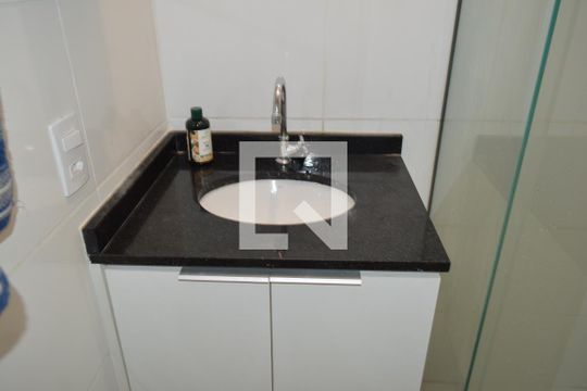 Banheiro de kitnet/studio à venda com 1 quarto, 29m² em Vila Dom Pedro I, São Paulo