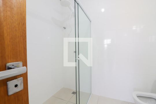 Banheiro de apartamento para alugar com 1 quarto, 35m² em Rio Pequeno, São Paulo