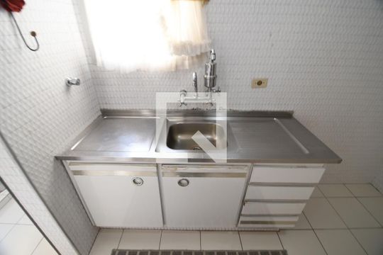 Cozinha de apartamento para alugar com 1 quarto, 72m² em Cambuí, Campinas