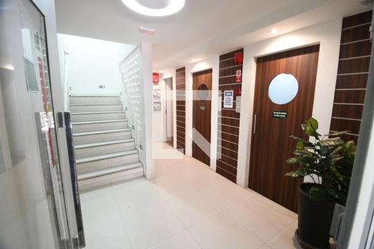 Hall de entrada de apartamento para alugar com 1 quarto, 72m² em Cambuí, Campinas