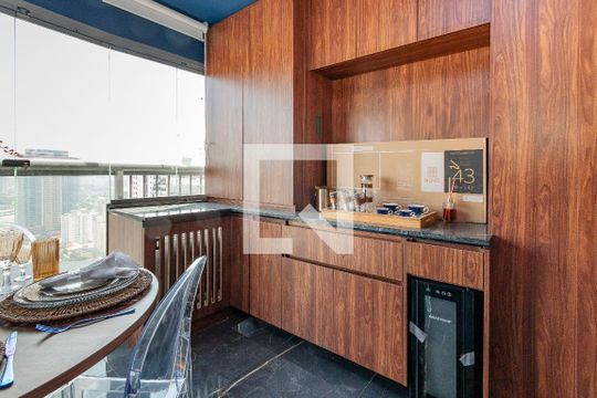 Varanda de kitnet/studio para alugar com 1 quarto, 32m² em Jardim das Acacias, São Paulo