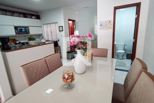 Sala de casa à venda com 3 quartos, 150m² em Taquara, Rio de Janeiro