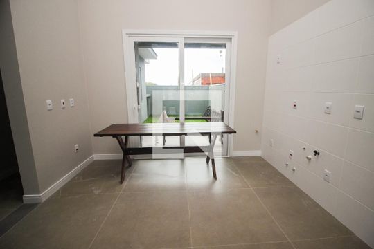 Cozinha de casa de condomínio à venda com 3 quartos, 96m² em Cavalhada, Porto Alegre
