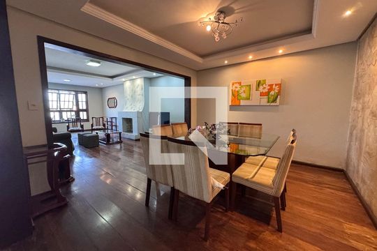 Casa à venda com 3 quartos, 200m² em Scharlau, São Leopoldo
