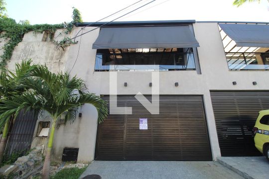 Fachada de casa de condomínio à venda com 3 quartos, 219m² em Anil, Rio de Janeiro