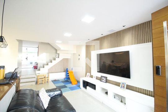 Sala de casa de condomínio à venda com 3 quartos, 219m² em Anil, Rio de Janeiro