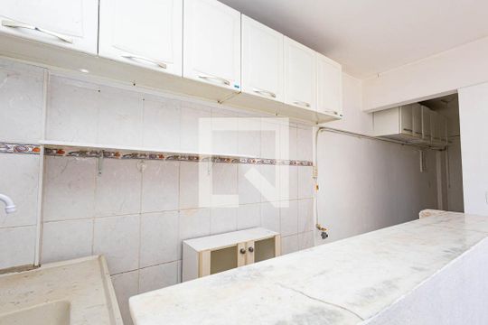 Cozinha de kitnet/studio para alugar com 1 quarto, 25m² em Bela Vista, São Paulo