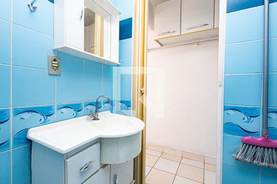 Banheiro de kitnet/studio para alugar com 1 quarto, 25m² em Bela Vista, São Paulo