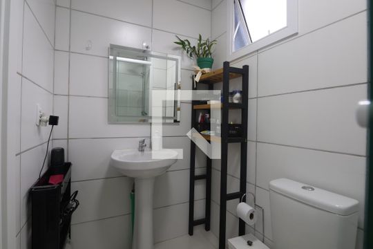 Banheiro de apartamento à venda com 2 quartos, 54m² em Fátima, Canoas